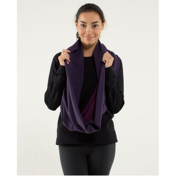 Lululemon Vinyasa Scarf Rulu in Hyper Stripe Plum / Plum Athleisure - Picture 1 of 14